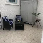 Les Micocouliers - Spacieuse Maison,4chambres ,avec Jardin- Parking -wifi Casa de Férias *